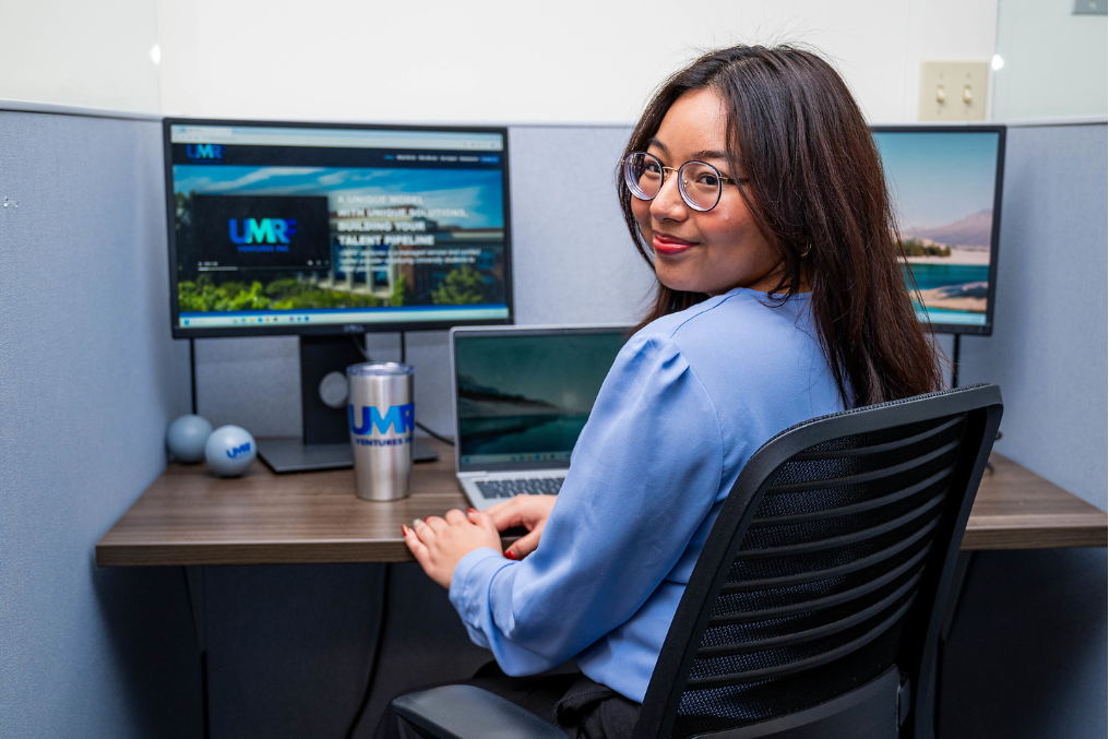 image of UMRFV employee at their desk